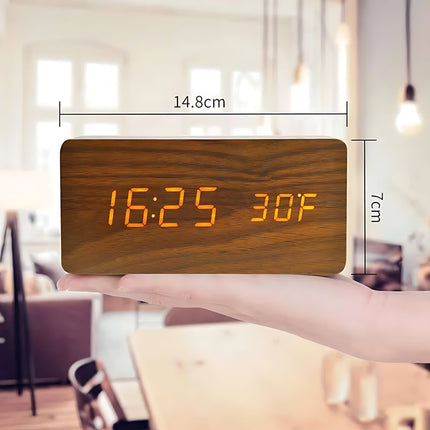 Despertador de madera natural con LED
