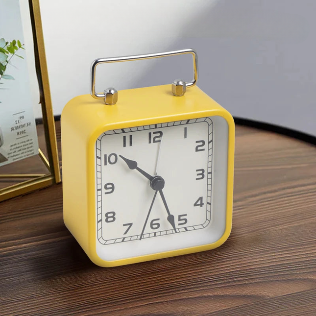 Pequeño despertador cuadrado de viaje
