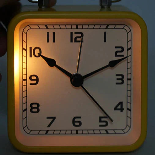 Pequeño despertador cuadrado de viaje