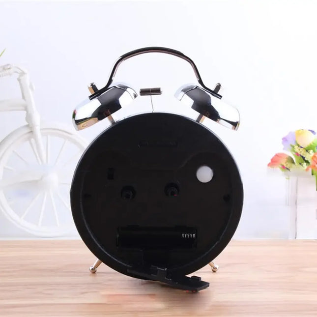 Pequeño despertador vintage con doble campana