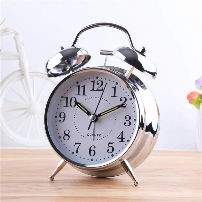 Pequeño despertador vintage con doble campana