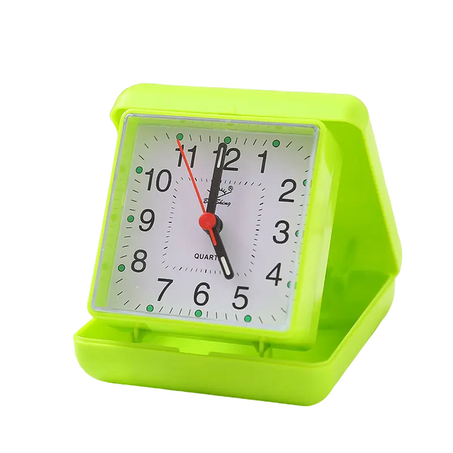 Pequeño despertador de viaje antiguo