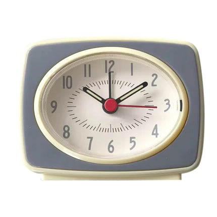 Pequeño despertador analógico de diseño retro