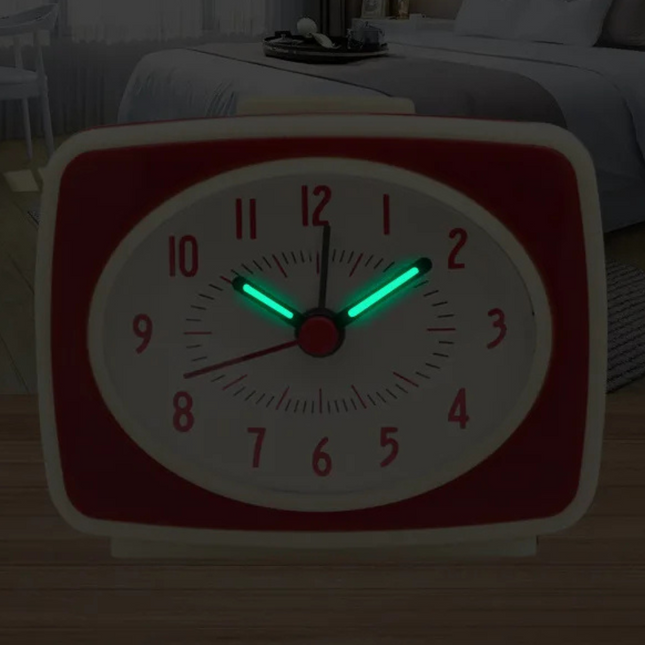 Pequeño despertador analógico de diseño retro