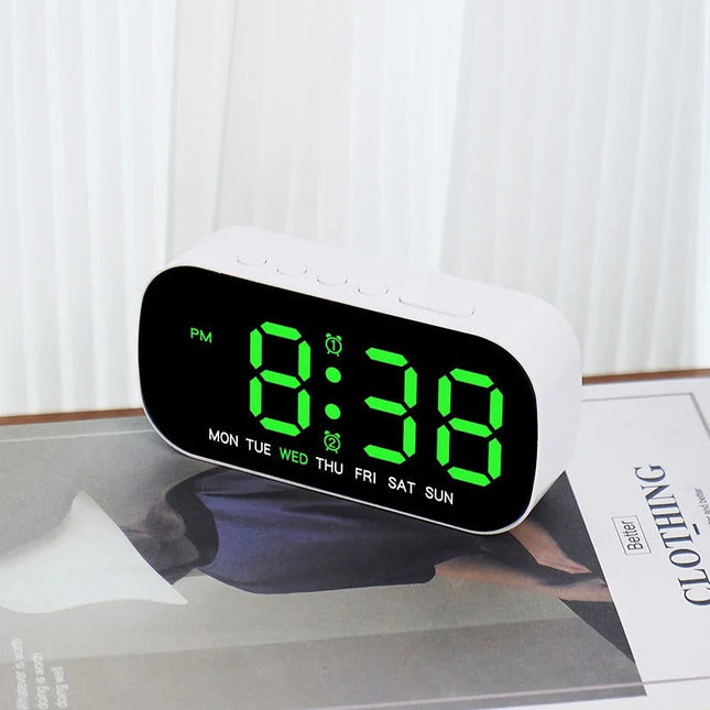 Pequeño despertador digital para mesita