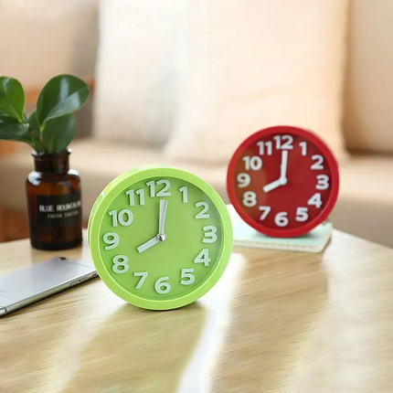 Despertador analógico redondo a pilas