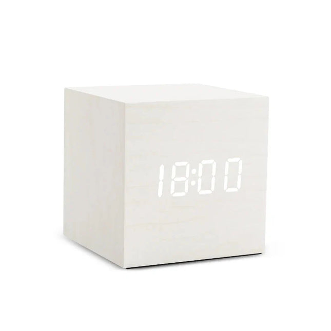 Despertador de madera en forma de cubo