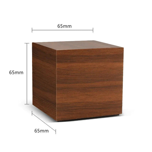 Despertador de madera en forma de cubo