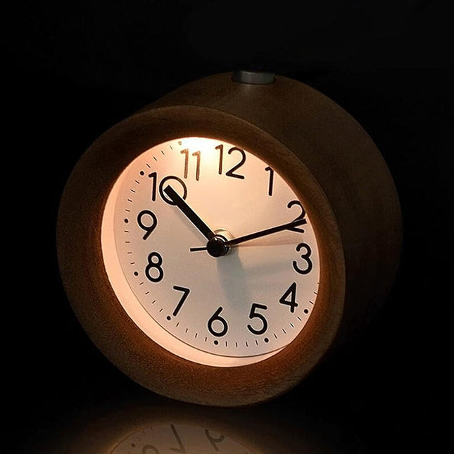 Reloj despertador analógico de madera oscura