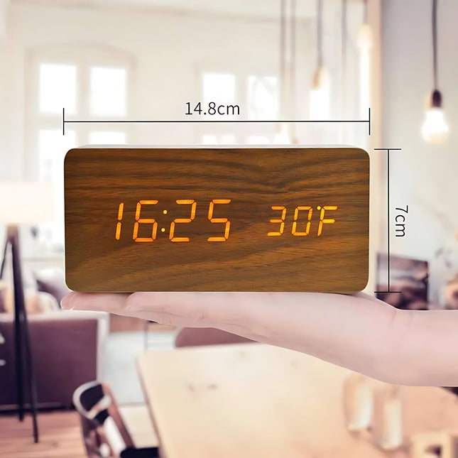 Despertador de madera natural con LED