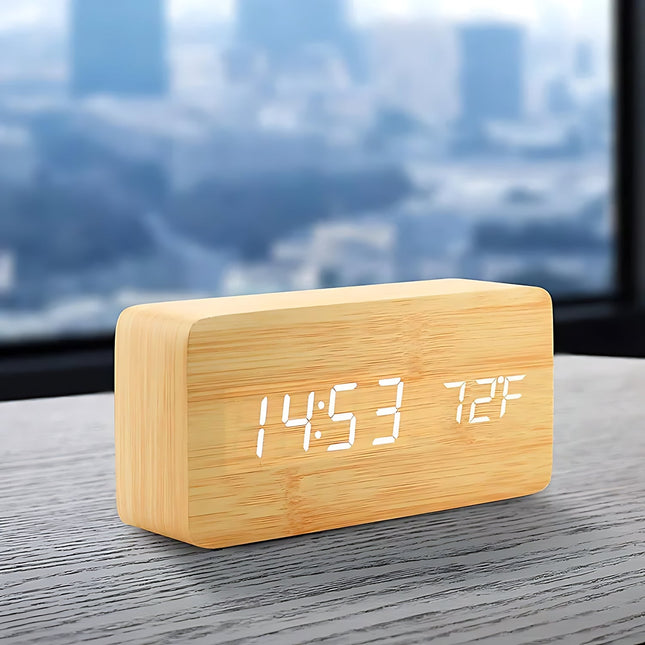 Despertador de madera natural con LED