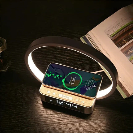 Lámpara con cargador inalámbrico y reloj