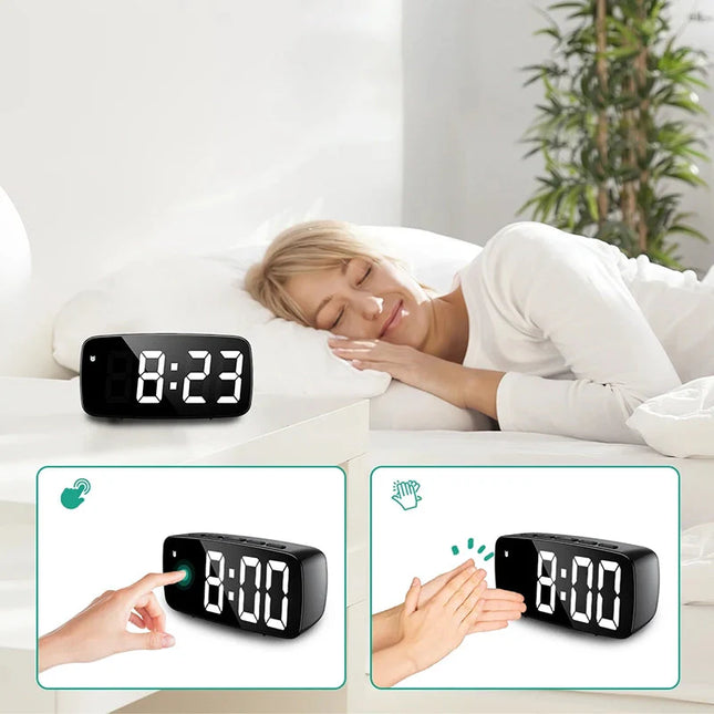 Despertador digital a pilas compacto