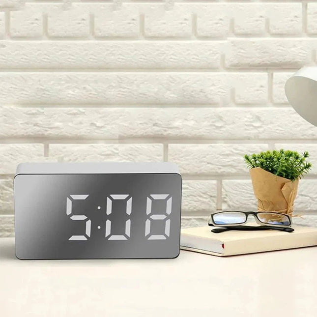 Reloj despertador digital con espejo