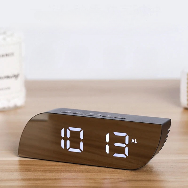 Despertador digital LED de diseño moderno