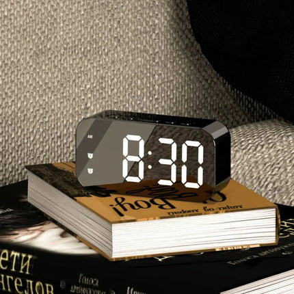 Reloj despertador digital con pantalla LED