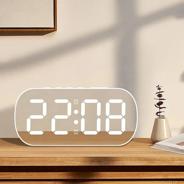 Despertador LED con alimentación por cable