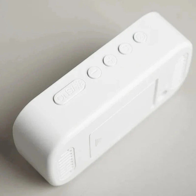 Despertador LED con alimentación por cable