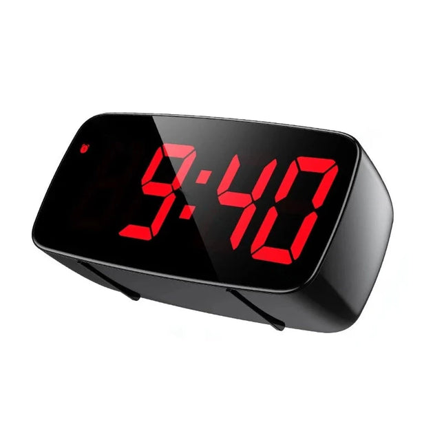 Reloj despertador digital con números rojos