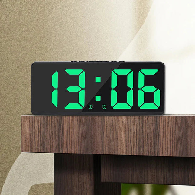 Reloj despertador numérico con LED verde