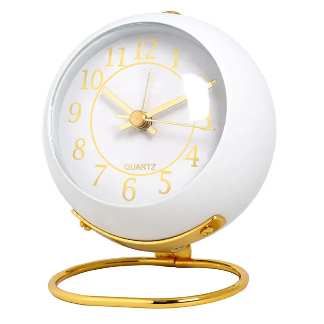 Reloj despertador blanco de estilo vintage