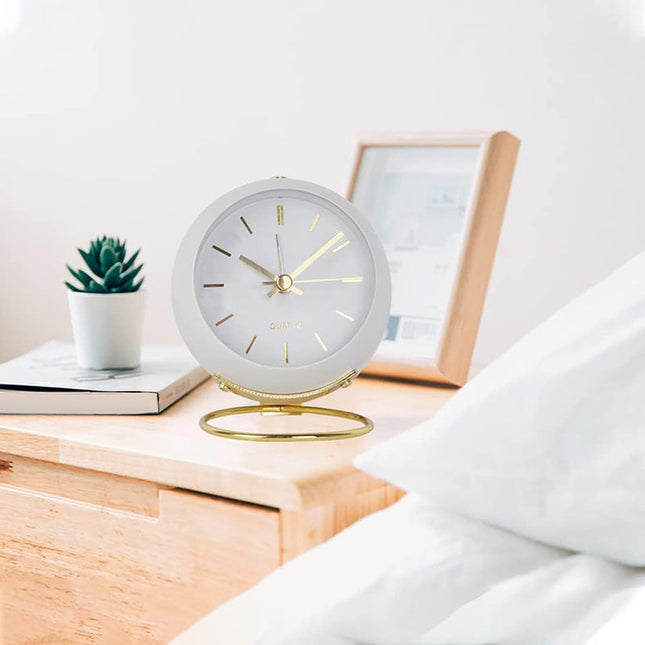 Reloj despertador blanco de estilo vintage