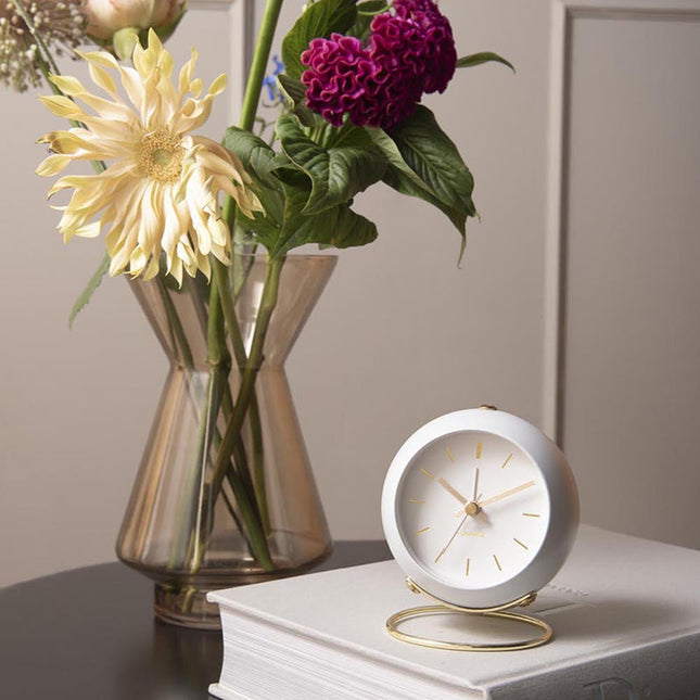 Reloj despertador blanco de estilo vintage
